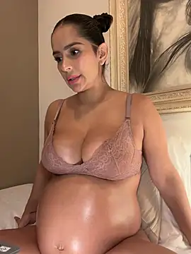 Mau_White - Show my big titis GLT 4 PHOTOS NAKED