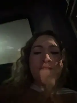 Sara_smiiith211 - Wet my pussy in public, daddy