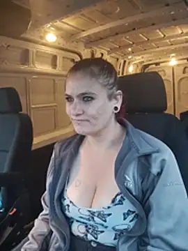 SexyLexii44 - Titties out for 10 min on I 25 ON Return