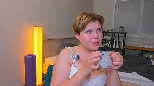 IsabelTelle - flash of nipples through the fingers