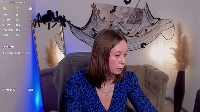 Brooke_lover - rub my pussy lips ;)