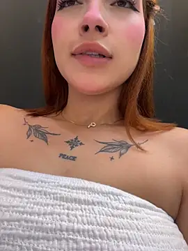 Sophie_valencia - FUCKING PUSSY UNDER THE TABLE + TOPLES