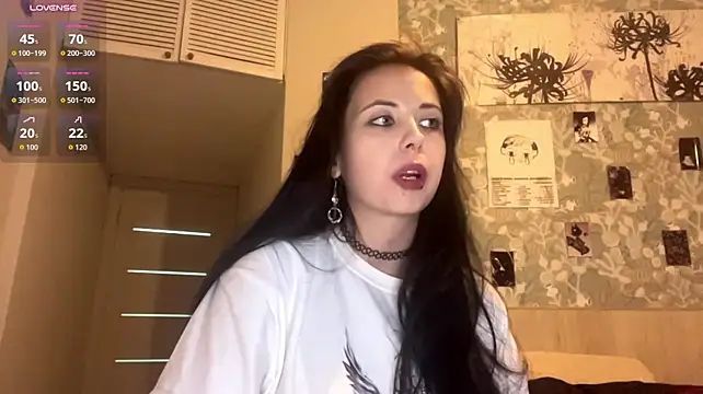 Cutevina - play with my hard nipples