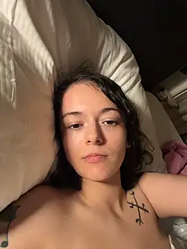DominanteBeauty - Bodylotion auf Boobs
