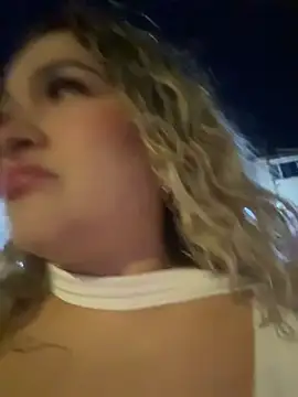 Sara_smiiith211 - Take off my bra in public
