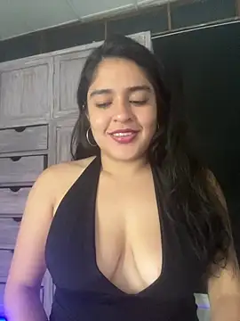 EmilyNoir1 - playing with saliva on my tits
