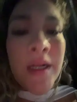 Sara_smiiith211 - Take off my bra in public