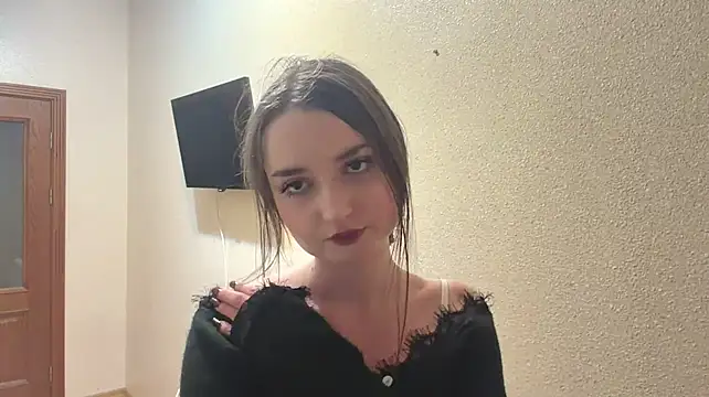 ShennaChiaminto - unbutton one button on the blouse