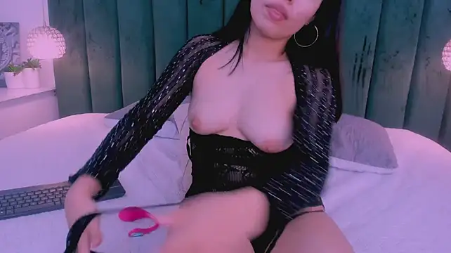 Raven_Luxx - 🥀 Play with my pussy