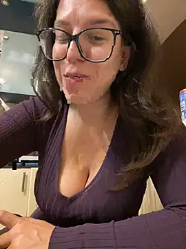 NadiraNoor - 1 vid+1 min ctrl toy