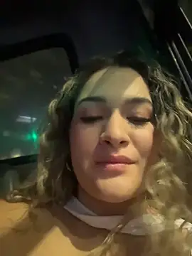 Sara_smiiith211 - Take off my bra in public
