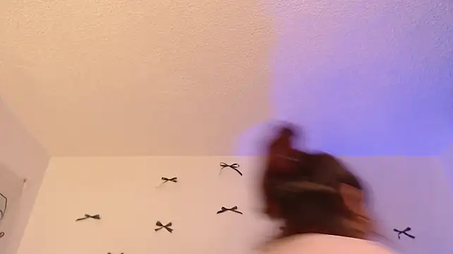Alessamoth - Streaptease and blowjob at goal!