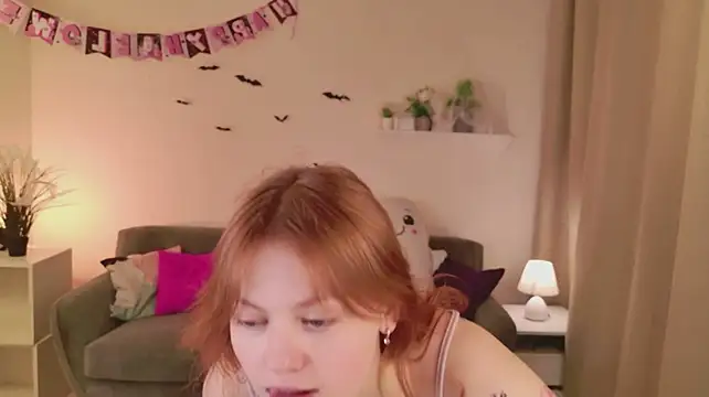 Lily_Mio - Slow hip dance close to the camera