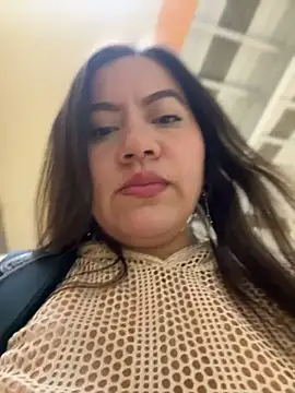 Bella_Pascualina - Naked and fingers in my pussy in public