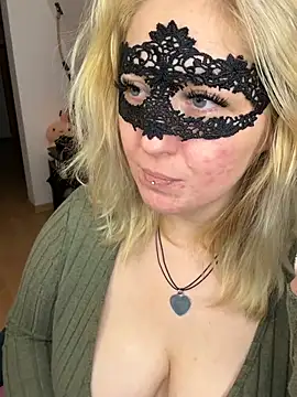 -CurvySecret- - 5 minuten nackt und 5 minuten toy contro