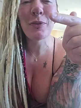 PinkTheHawk - Squirt into champaign glass & drink it