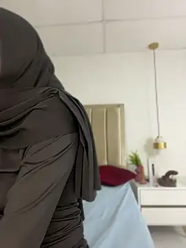 Aisha_k - I rub my ass and it throbs.