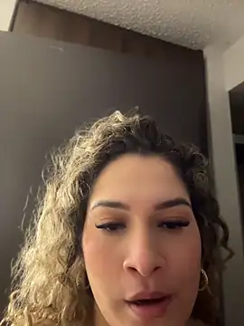 Sara_smiiith211 - Take off my bra in public