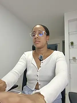 Maya_Lewis - lick fingers