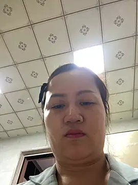 Amy1688 - 户外脱内裤M腿表演
