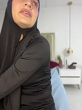 Aisha_k - I rub my ass and it throbs.