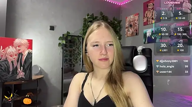 ArianaVellor - Squeeze BOOBS