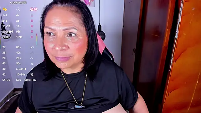 Sofia_big - ice on pussi and tits