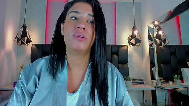 Samantha_hotly
