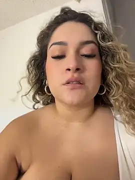 Sara_smiiith211 - dildo in my pussy in public