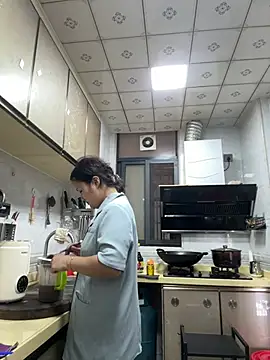 Amy1688 - 户外脱内裤M腿表演