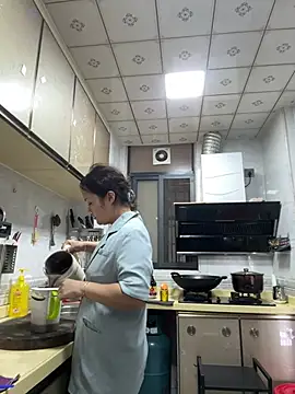 Amy1688 - 户外脱内裤M腿表演