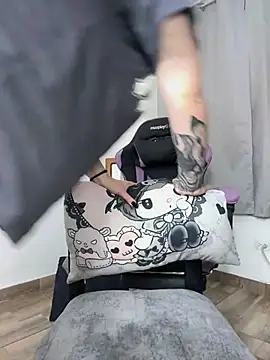 Kaoticblue_ - Show juicy asshole and pussy too 💙