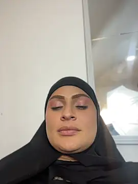 Aisha_k - Slow bouncing tits in front of the camer