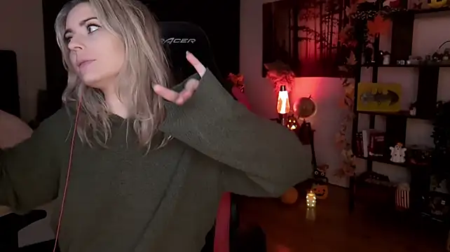 Lisaonthemoon - Last tipper gets 3 suprise videos