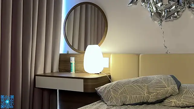Chloemilka - Hot body tour and sensual tease