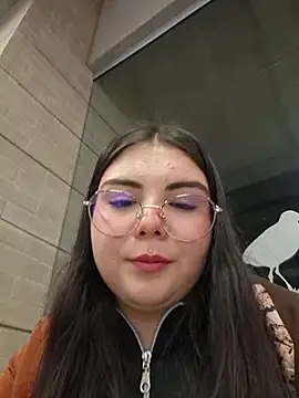 Julieth88_ - Take off your blouse, boobs out MALL😱