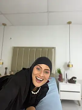 Aisha_k - Slow bouncing tits in front of the camer