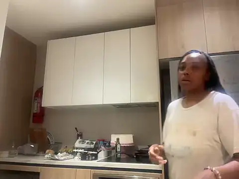 ChocolateCakeQueen - SHAKE THAT ASS ✨😛