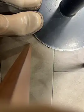 MiraReach - Sit on face + open pussy 👅