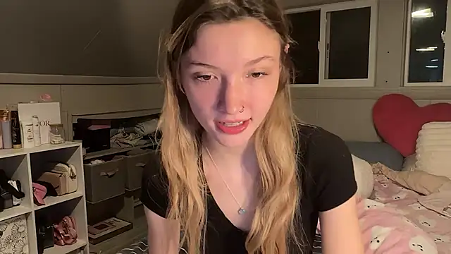 Kaialuvv - Strip to lingerie