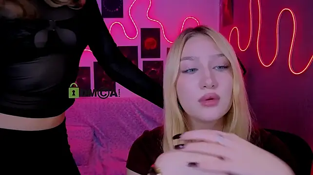 Playful_sophie - handbra