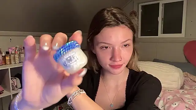 Kaialuvv - Strip to lingerie