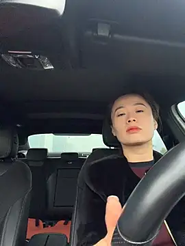 Saozi666 - 完成可选：挤奶水，口交黑鸡吧，黑鸡吧蹭逼，小粉插入M腿，小狗趴、双插票、口叼内裤