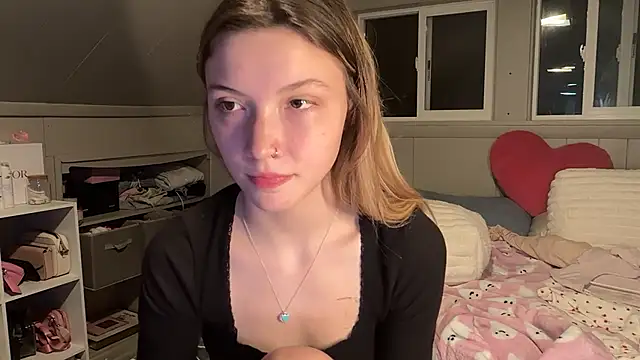 Kaialuvv - Strip to lingerie