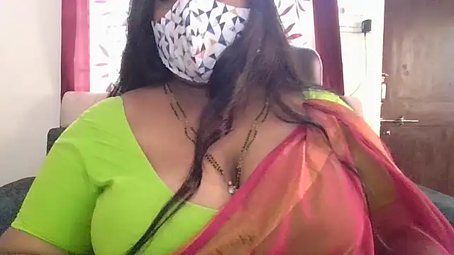 Divyahoty - boobs in ice and lips with romance