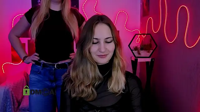 Playful_sophie - handbra