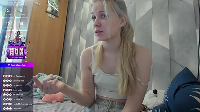 Tiny_Kiss - flash pussy
