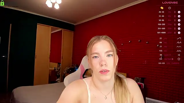 KinsleyHottie - Fingering pussy till hard squirt+1 video