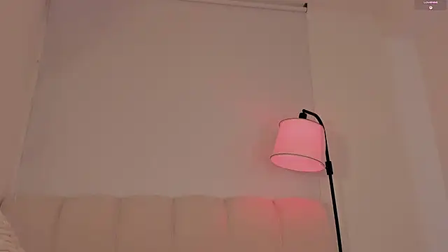 Sara_gwen - finger on my ass