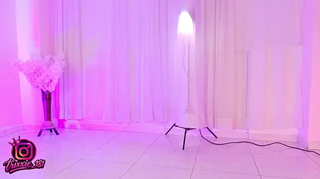 Trixxie_18 - BLOWJOB SO WET